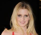 Lara Stone : Première sortie du top après bébé !