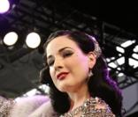 Dita Von Teese lors de l'inauguration du salon de l'érotisme à Londres