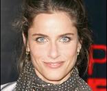 Nous ne pouvons que la regarder dans les yeux Amanda Peet, non ?
