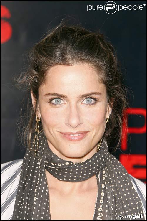 Nous ne pouvons que la regarder dans les yeux Amanda Peet, non ?