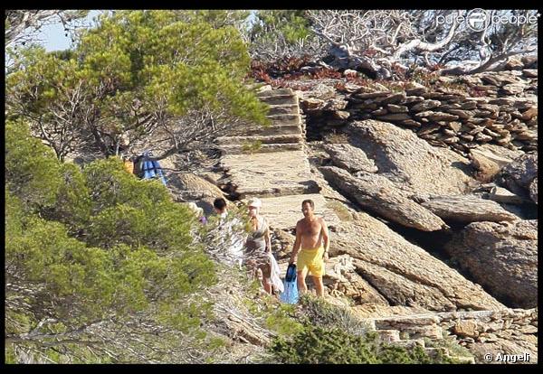 Nicolas Sarkozy et Marysa Borini vont à la plage !