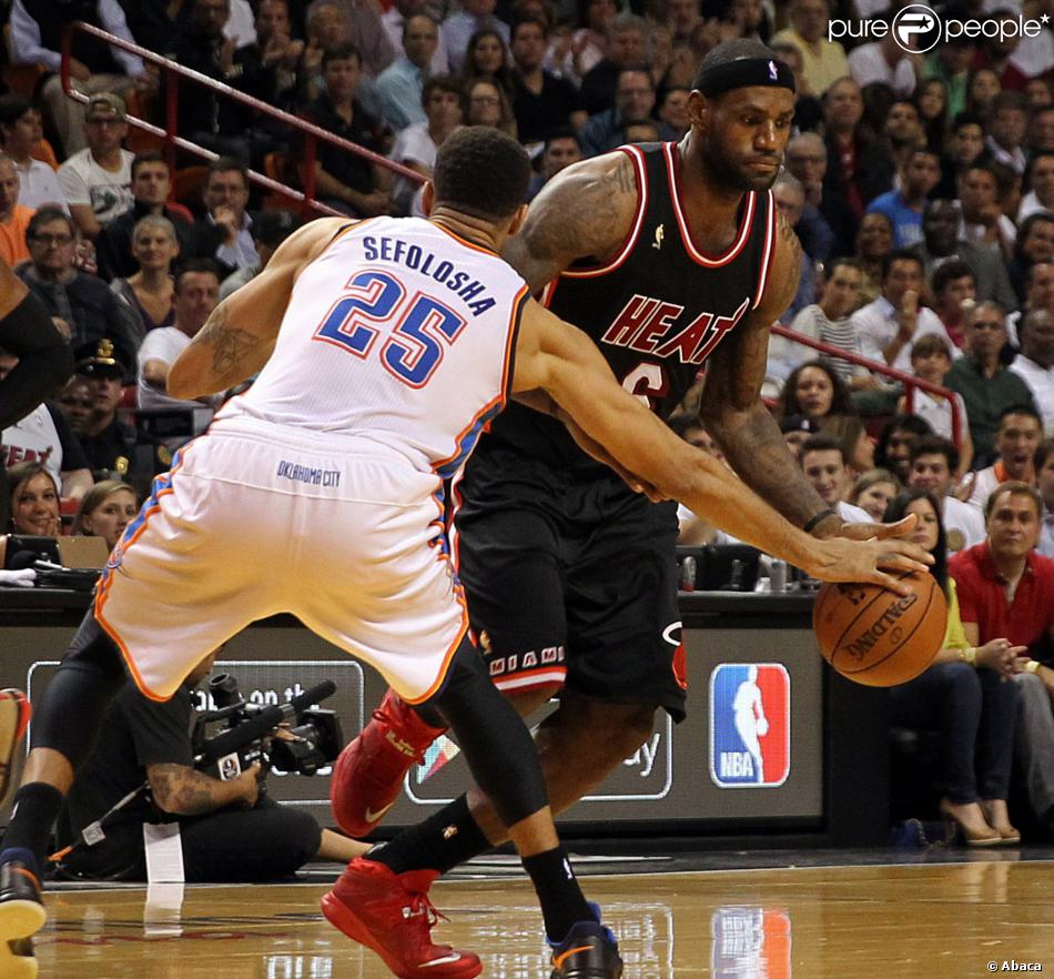 LeBron James lors du match entre Oklahoma City et Miami à l'AmericanAirlines Arena de Miami, le 29 janvier 2014