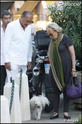 Jacques Chirac et Bernadette sortent leur chien à Saint-Tropez