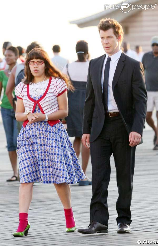 America Ferrera et Eric Mabius sur le tournage de Ugly Betty à Coney Island NY
