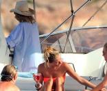 Sienna Miller en bateau à Ibiza en famille