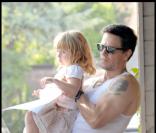 Mark Wahlberg se promène avec ses enfants
