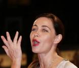 Emmanuelle Beart s'éclate à la Mostra de Venise