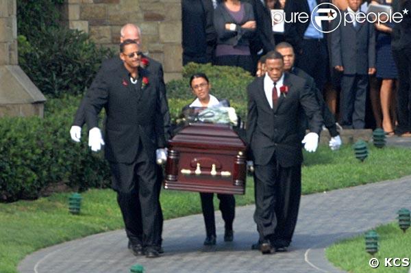 dr Dr a l'enterrement de son fils avec sa famille