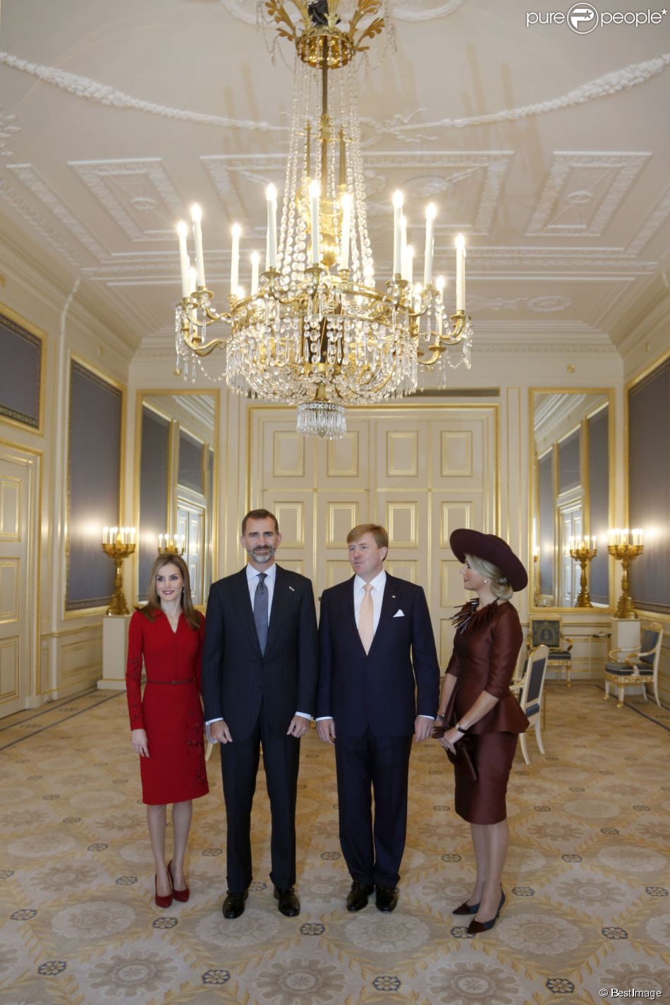 AGENDA DE SM. REYES FELIPE y LETIZIA - Página 72 1619041-le-roi-felipe-vi-et-la-reine-letizia-950x0-3