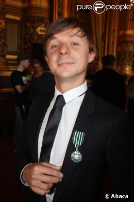 Martin Solveig décoré des insignes de chevalier des Arts et des lettres