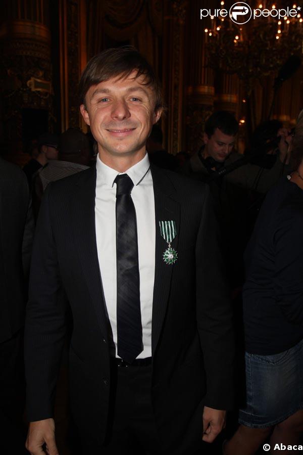 Martin Solveig décoré des insignes de chevalier des Arts et des lettres