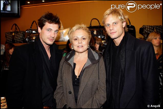 Les mannequins Philippe Reynaud et Arnaud Lemaire (venu sans sa compagne Claire Chazal) ont posé avec Muriel Robin