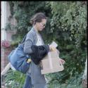 REPORTAGE PHOTOS : Jessica Alba, invitez-la à diner... elle vient les bras chargés de cadeaux !