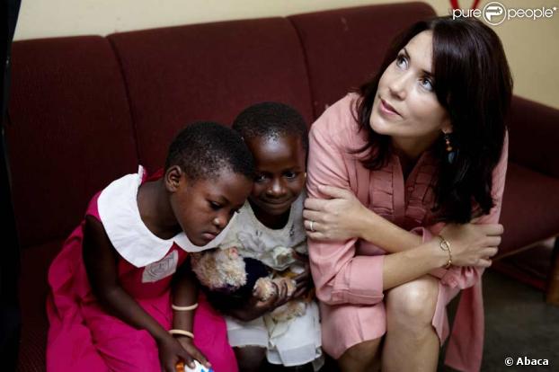 Mary de Danemark en visite en Ouganda