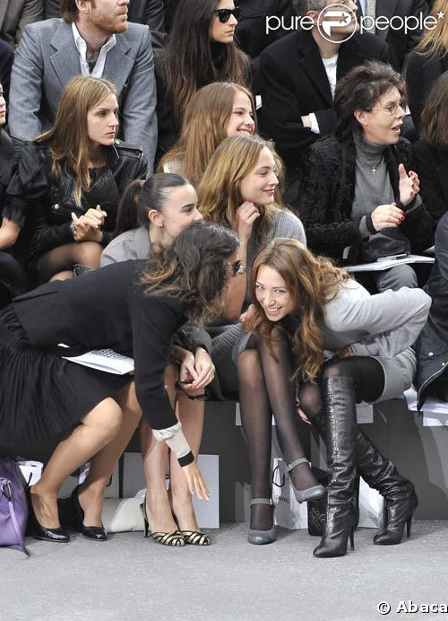 Virginie Ledoyen et Laura Smet dissipées au défilé Chanel, le 3/10/08