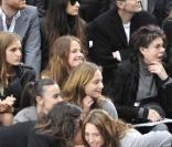 Virginie Ledoyen et Laura Smet dissipées au défilé Chanel, le 3/10/08