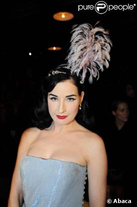 Défilé Galliano : Dita Von Teese