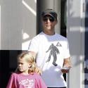 REPORTAGE PHOTOS : Ryan Phillippe se balade avec sa fille, une mini Reese Witherspoon !