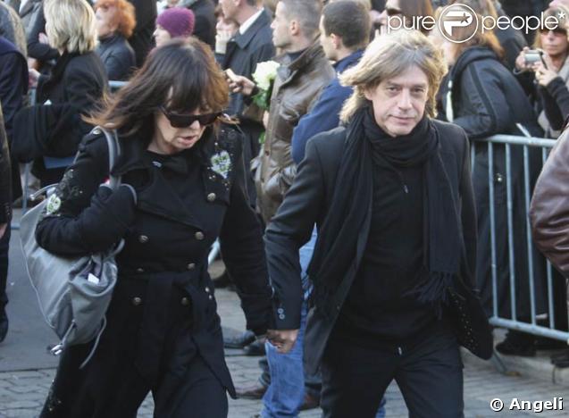 Obsèques de Guillaume Depardieu : Jean-Louis Aubert et son épouse
