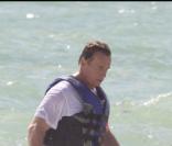 Arnold Schwarzenegger en jet ski en toute discrétion...