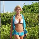 REPORTAGE PHOTOS : Tara Reid, son nouveau bikini est très joli, mais... trop petit !