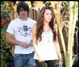 Miley Cyrus et Justin Gaston en partance pour l'aéroport de Los Angeles, le 25/10/08