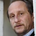 Benoît Poelvoorde à l'hôpital psychiatrique après un nouvel accident de la route...