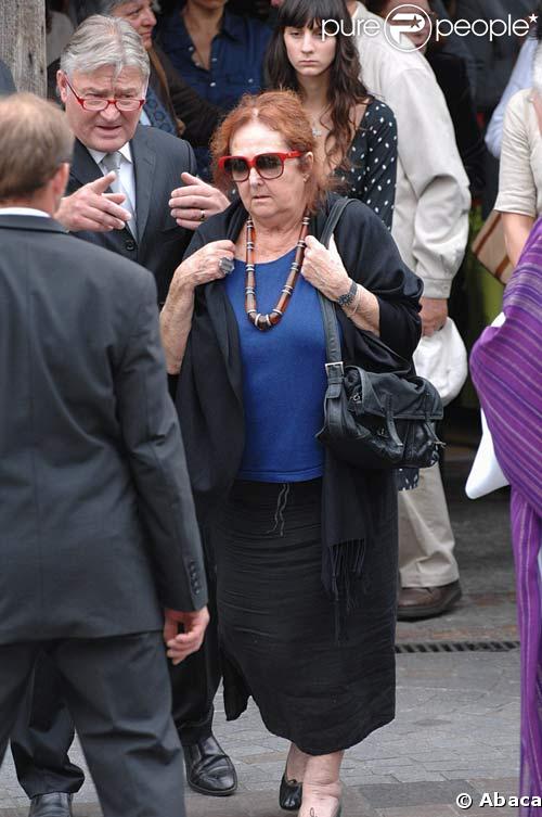 Nita aux obsèques de son mari Michel Serrault, le 2/08/07