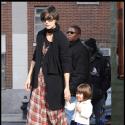 REPORTAGE PHOTOS : Katie Holmes soigne son look mais pas celui de Suri...