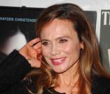 Lena Olin à l'occasion d'autres tapis rouges