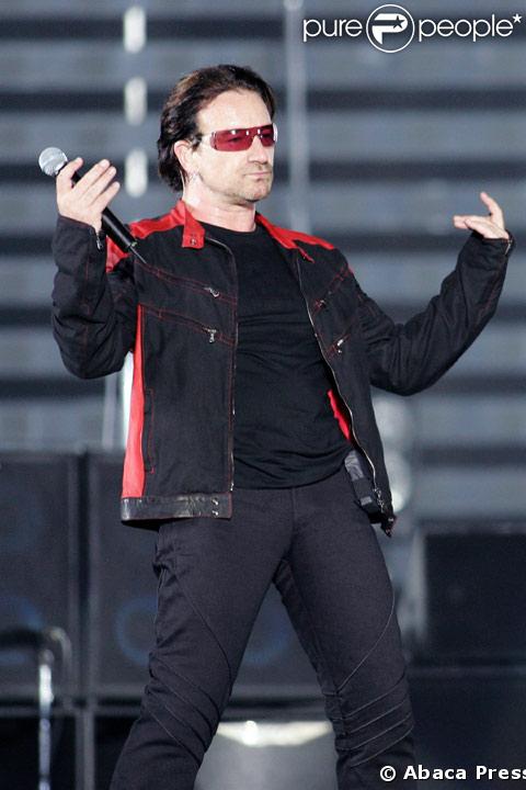 1Bono sur scene avec U2