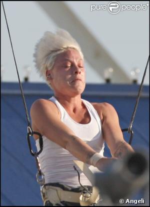 Pink en pleine séance de trapèze