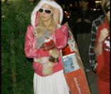 Paris Hilton se la joue Mère Noêl