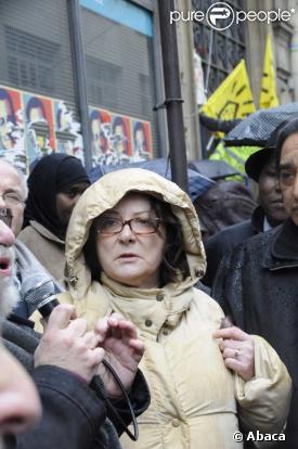 Josiane Balasko soutient les mal-logés rue de la Banque, le 14/12/08