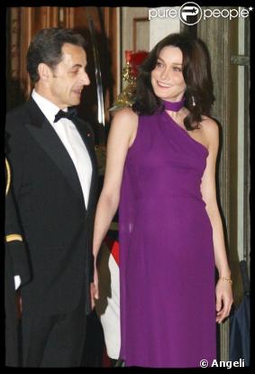 Nicolas Sarkozy et sa femme lors d'un dîner en l'honneur de Shimon Peres à l'Elysée