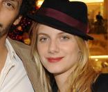 Mélanie Laurent et Tomer Sisley font leur shopping aux Galeris, le 19/12/08