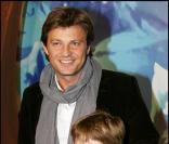 Laurent Delahousse, ici avec son beau-fils Raphaël, est papa pour la seconde fois