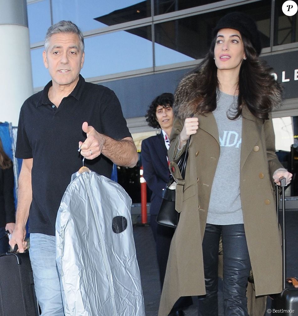 George Clooney et sa femme Amal arrivent à l'aéroport à Los Angeles le 27 janvier 2017