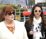 Jessica Alba se laisse aller... Même en présence de sa mère.