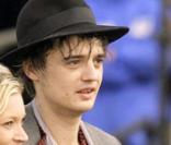 Finie la belle époque (ici, ensemble en juin 2007)...Maintenant, Kate Moss se méfie de Pete Doherty