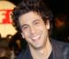 Max Boublil à la 10e cérémonie des NRJ Music Awards. Tenue décontractée pour l'humoriste qui avait opté pour le jean avec un t-shirt noir et un blouson en cuir bleu marine. Mais avec un tel sourire, pas besoin de smoking ! 