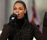 Dimanche 18 janvier 2009 : à deux jours de l'investiture de Barack Obama, un gigantesque show inaugural réunit des dizaines de stars et des centaines de milliers de fans en liesse. Beyoncé reprend  America, the Beautiful , célèbre chant patrioti