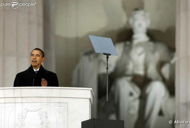 Dimanche 18 janvier 2009 : à deux jours de l'investiture de Barack Obama, un gigantesque show inaugural réunit des dizaines de stars et des centaines de milliers de fans en liesse. Barack Obama devant la statue de son idole politique, Abraham Lincoln
