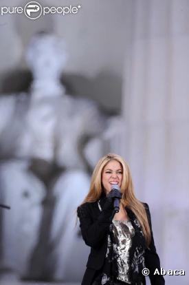 Dimanche 18 janvier 2009 : à deux jours de l'investiture de Barack Obama, un gigantesque show inaugural réunit des dizaines de stars et des centaines de milliers de fans en liesse. Shakira a chanté en trio avec Usher et Stevie Wonder.