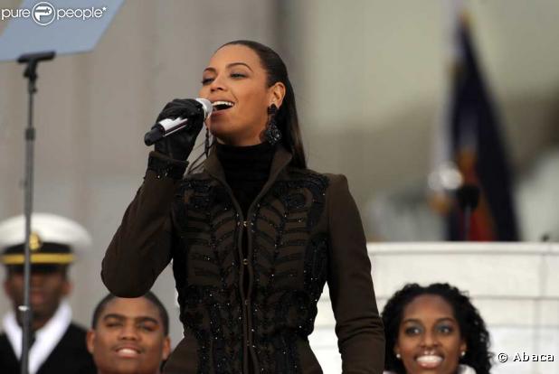 Dimanche 18 janvier 2009 : à deux jours de l'investiture de Barack Obama, un gigantesque show inaugural réunit des dizaines de stars et des centaines de milliers de fans en liesse. Beyoncé reprend  America, the Beautiful , célèbre chant patrioti