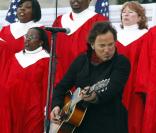 Dimanche 18 janvier 2009 : à deux jours de l'investiture de Barack Obama, un gigantesque show inaugural réunit des dizaines de stars et des centaines de milliers de fans en liesse. Bruce Springsteen a ouvert le bal. 