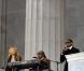 Dimanche 18 janvier 2009 : à deux jours de l'investiture de Barack Obama, un gigantesque show inaugural réunit des dizaines de stars et des centaines de milliers de fans en liesse. Shakira, Usher et Stevie Wonder. 