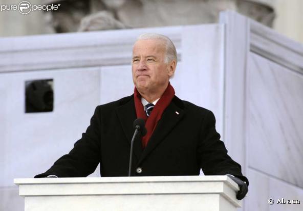 Dimanche 18 janvier 2009 : à deux jours de l'investiture de Barack Obama, un gigantesque show inaugural réunit des dizaines de stars et des centaines de milliers de fans en liesse. Joe Biden, le nouveau vice-président, à la tribune.