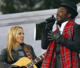 Dimanche 18 janvier 2009 : à deux jours de l'investiture de Barack Obama, un gigantesque show inaugural réunit des dizaines de stars et des centaines de milliers de fans en liesse. Sheryl Crow et Will.i.am. 
