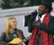 Dimanche 18 janvier 2009 : à deux jours de l'investiture de Barack Obama, un gigantesque show inaugural réunit des dizaines de stars et des centaines de milliers de fans en liesse. Sheryl Crow et Will.i.am. 
